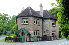 Colourful Forest of Dean Pikehouse